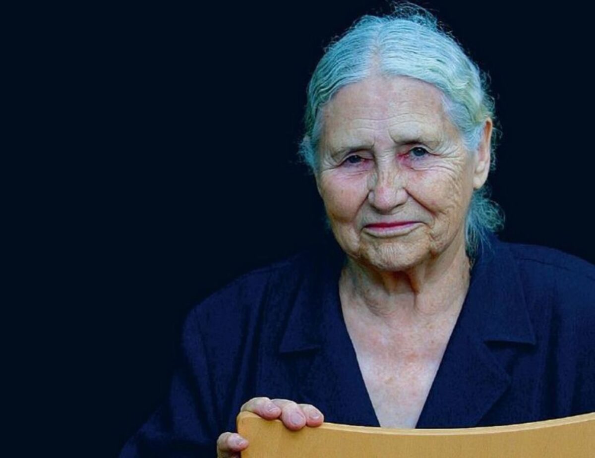 Doris Lessing | H νομπελίστρια συγγραφεάς που έγραψε ένα από τα μεγαλύτερα μυθιστορήματα του 20ού αιώνα