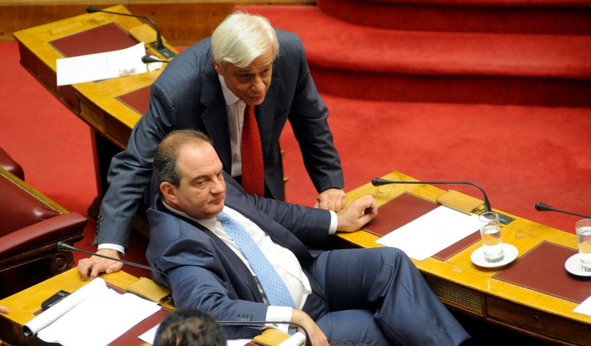 Το  ΚΙΝΑΛ ζητάει το άνοιγμα των λογαριασμών του Προκόπη Παυλόπουλου και άλλων δύο υπουργών της Ν.Δ.