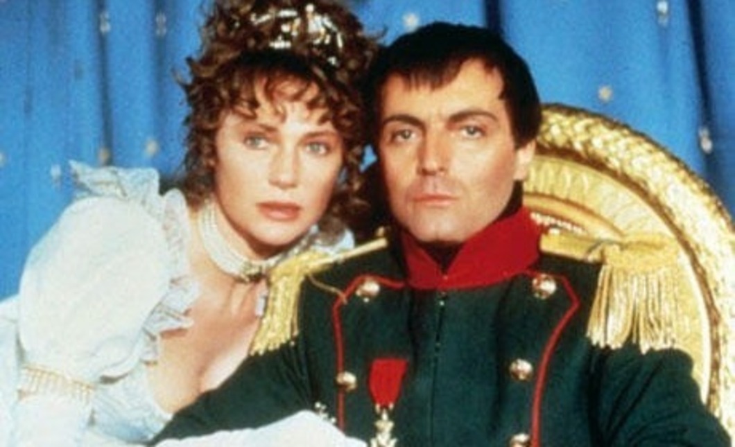 Ναπολέων Βοναπάρτης & Ζοζεφίνα | Ο μεγάλος έρωτας & η τραγική ιστορία με το μενταγιόν & τις βιολέτες που της χάρισε