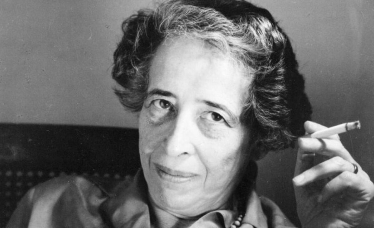 Hannah Arendt |  Η αγάπη πεθαίνει όταν εκτίθεται δημόσια…
