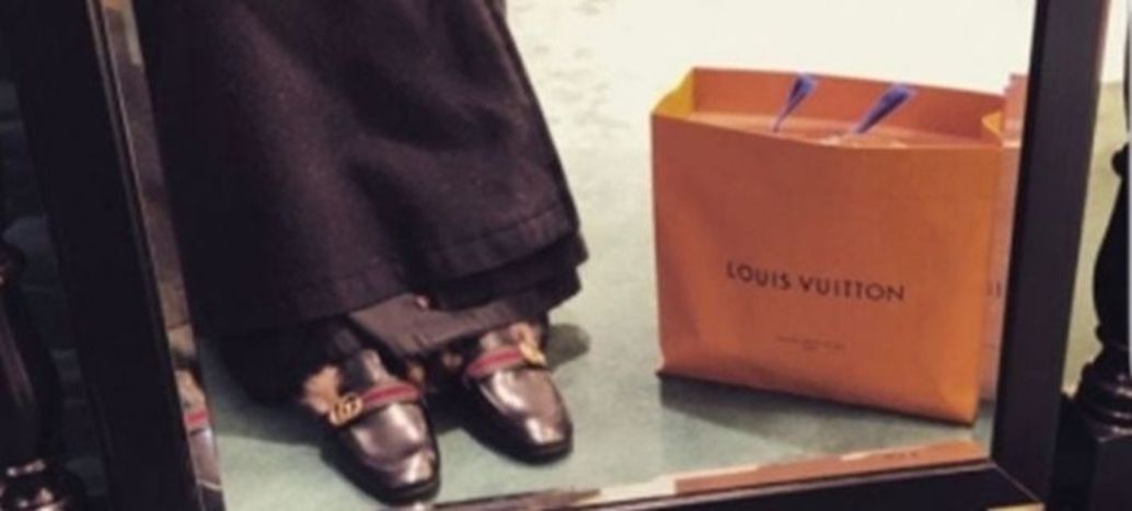 Ο παππάς, τα Gucci & τα Louis Vuitton και... ο σάλος που ξέσπασε