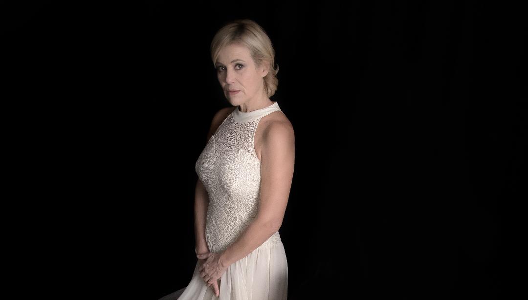 Κωνσταντίνα Μιχαήλ | Ο έρωτας μπορεί να γίνει πρόστυχος μέσα σένα γάμο ας πούμε όταν ‘πωλείται’ με ανταλλάγματα.