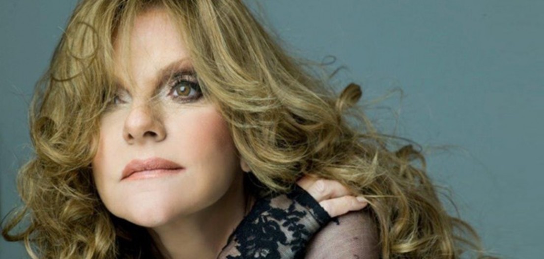 Μαριάννα Τόλη | Αγαπώ σημαίνει κρατάω ένα ελάχιστο & υγιές εγώ για να υπάρχω & το υπόλοιπο το χαρίζω με γενναιοδωρία όπου υπάρχει ανάγκη.