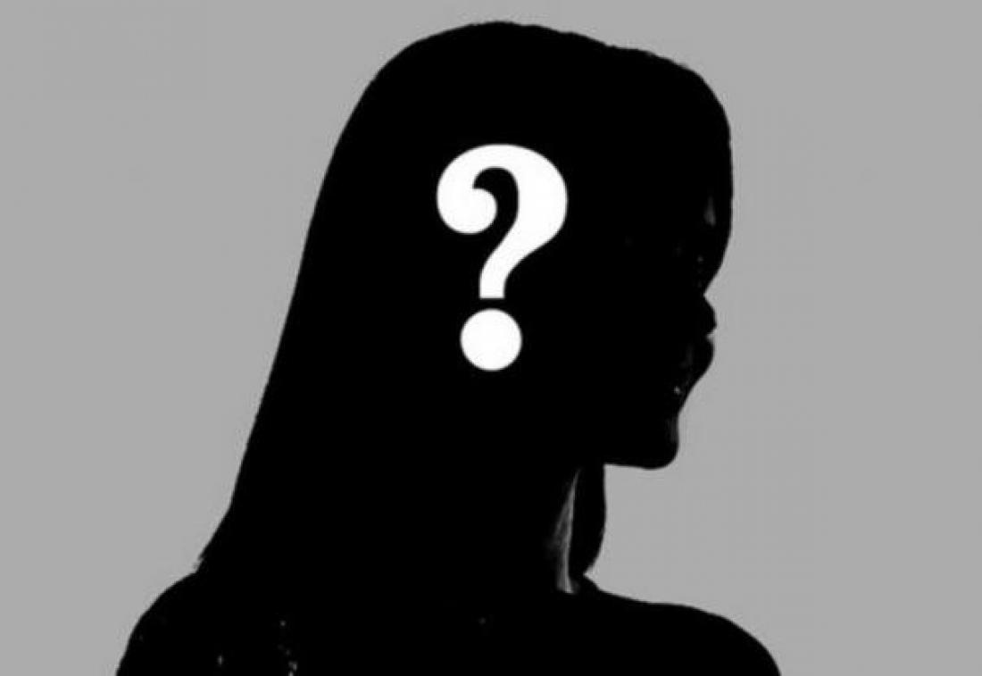 Η γνωστή παρουσιάστρια ποζάρει με εσώρουχα!