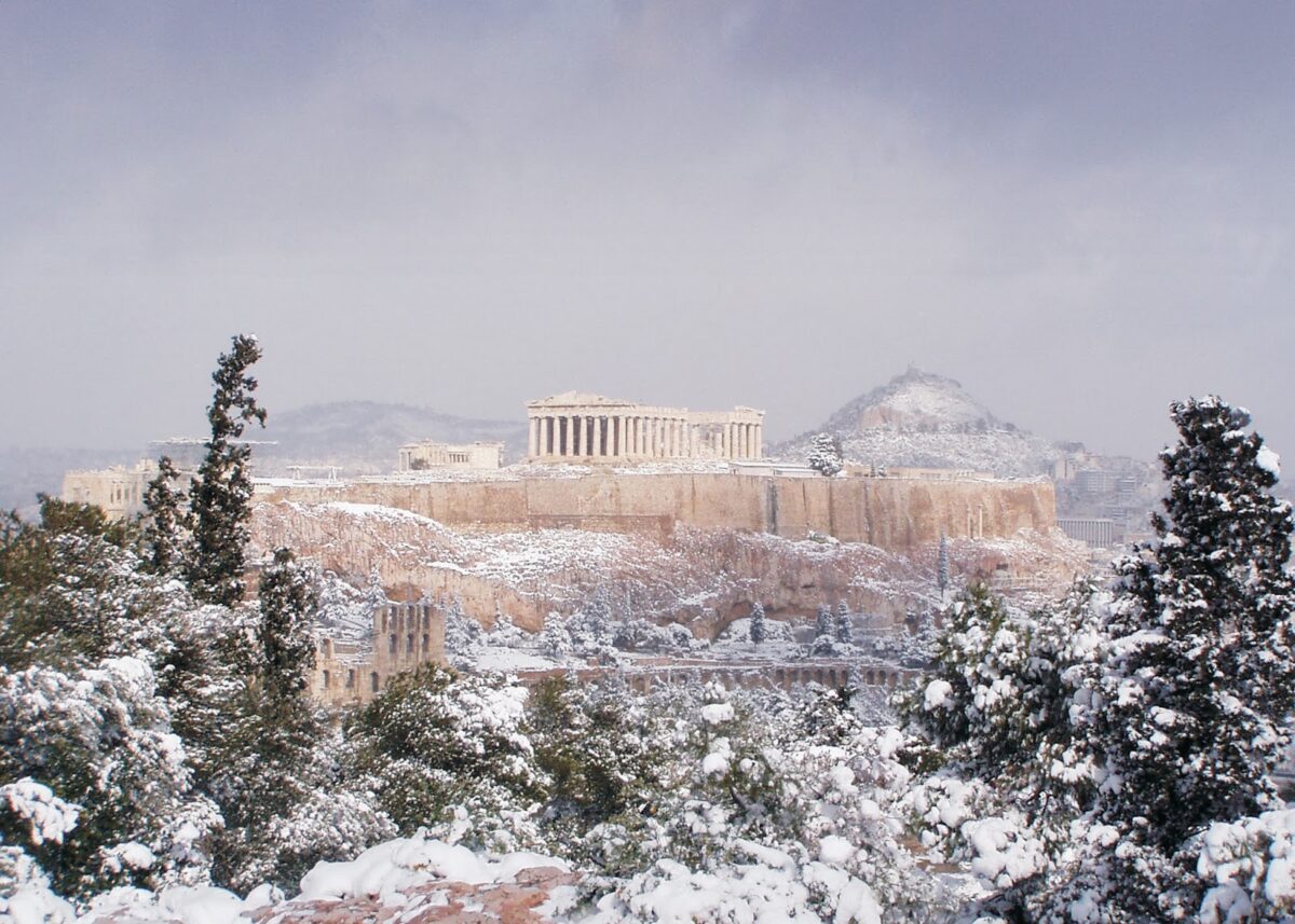 Χιόνια στο κέντρο της Αθήνας βλέπει ο Γιάννης Καλλιάνος