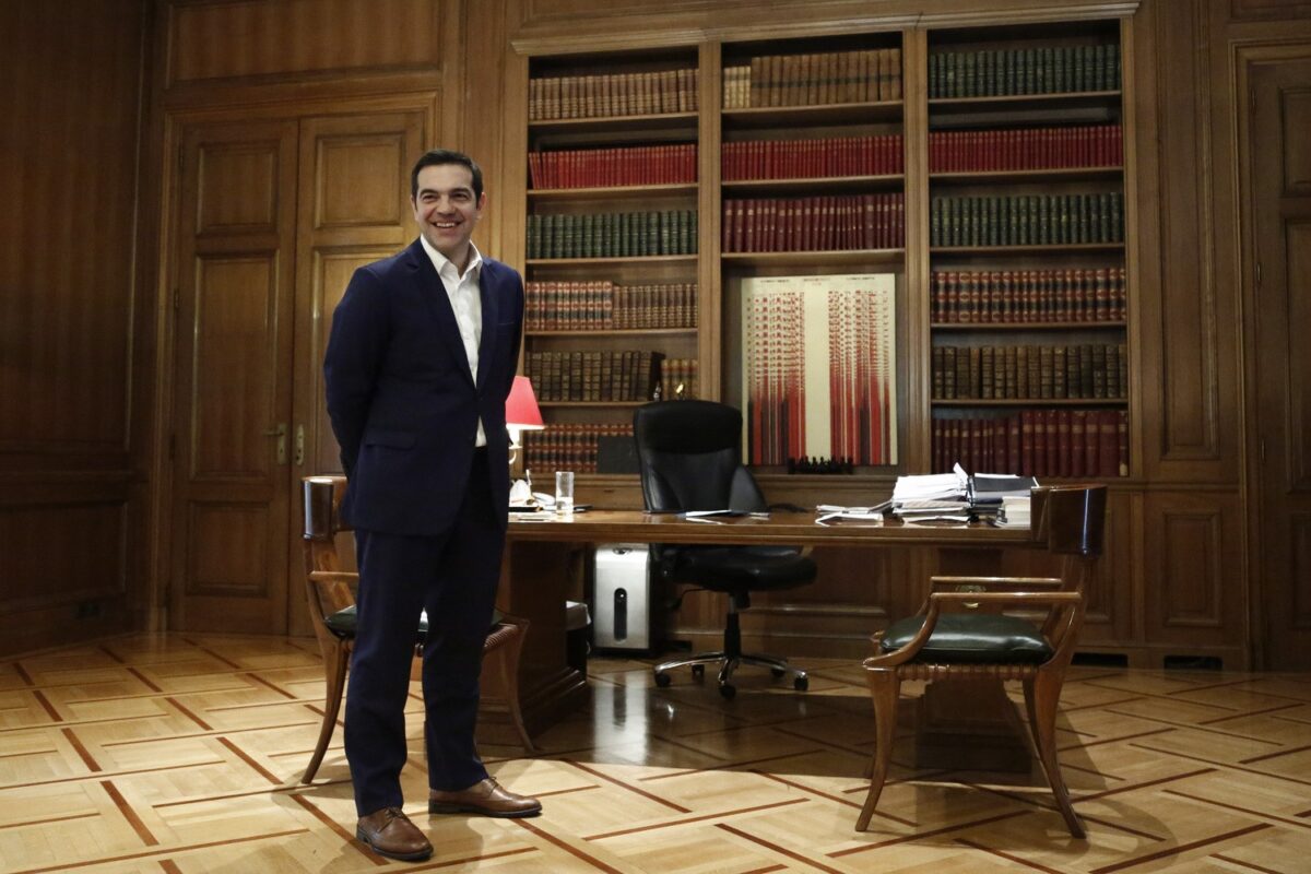 Γιατί ο Αλέξης Τσίπρας καθυστερεί τη συνέντευξη του στην Έλλη Στάη