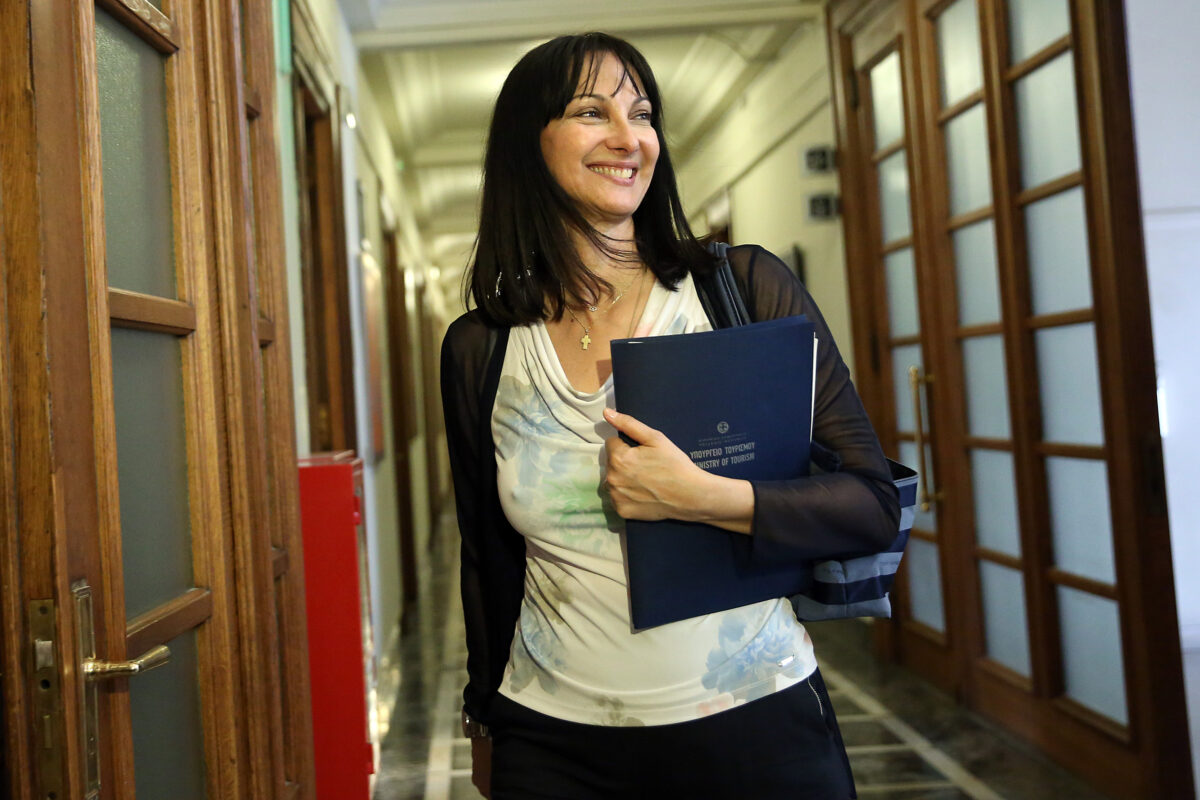 Πόσο κόστισαν τα ταξίδια της Κουντουρά σε Τορόντο και Σαγκάη