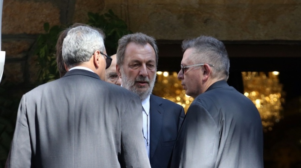 Θέμος Αναστασιάδης | Μια από τις τελευταίες του εμφανίσεις στην κηδεία του Μίνωα Κυριακού