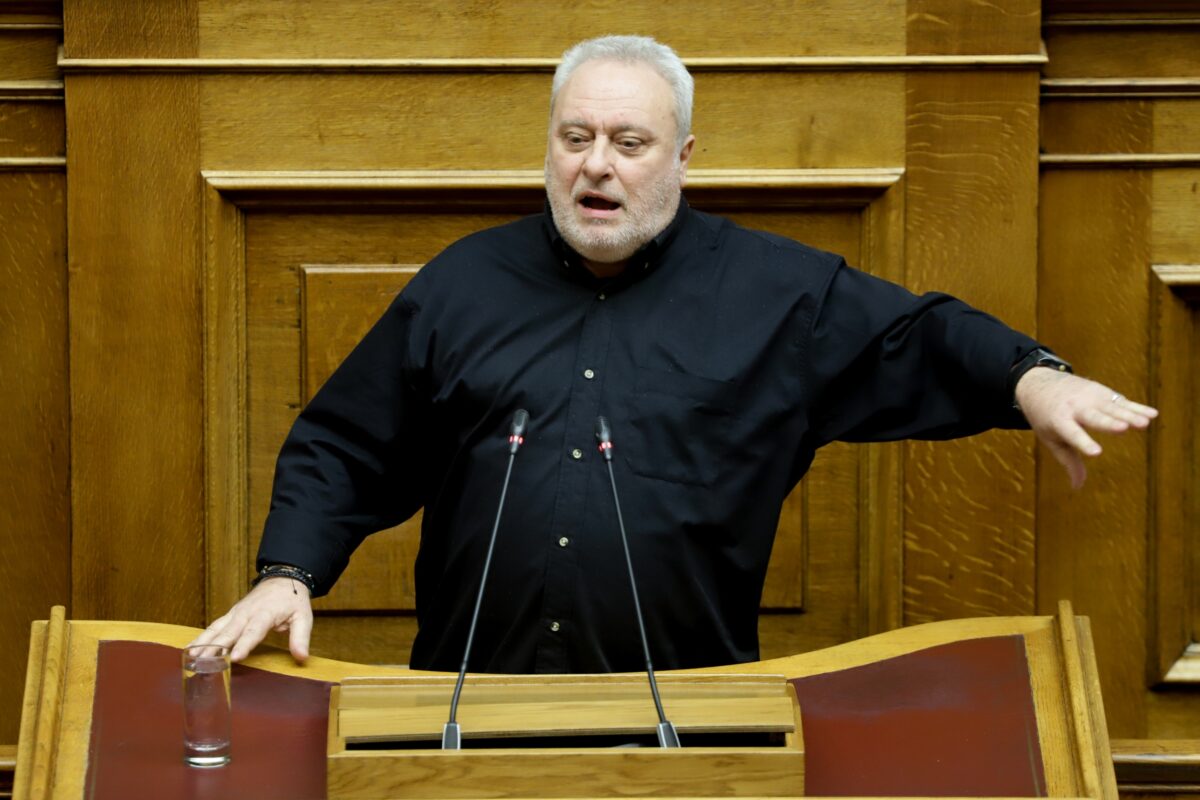 «Μπουγαδοπνίχτρα» και «κυρ Κατίνα» ο Θεοδωράκης!