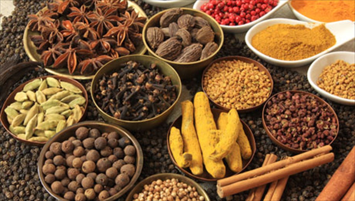 Τα 4 μπαχαρικά κατά του καρκίνου