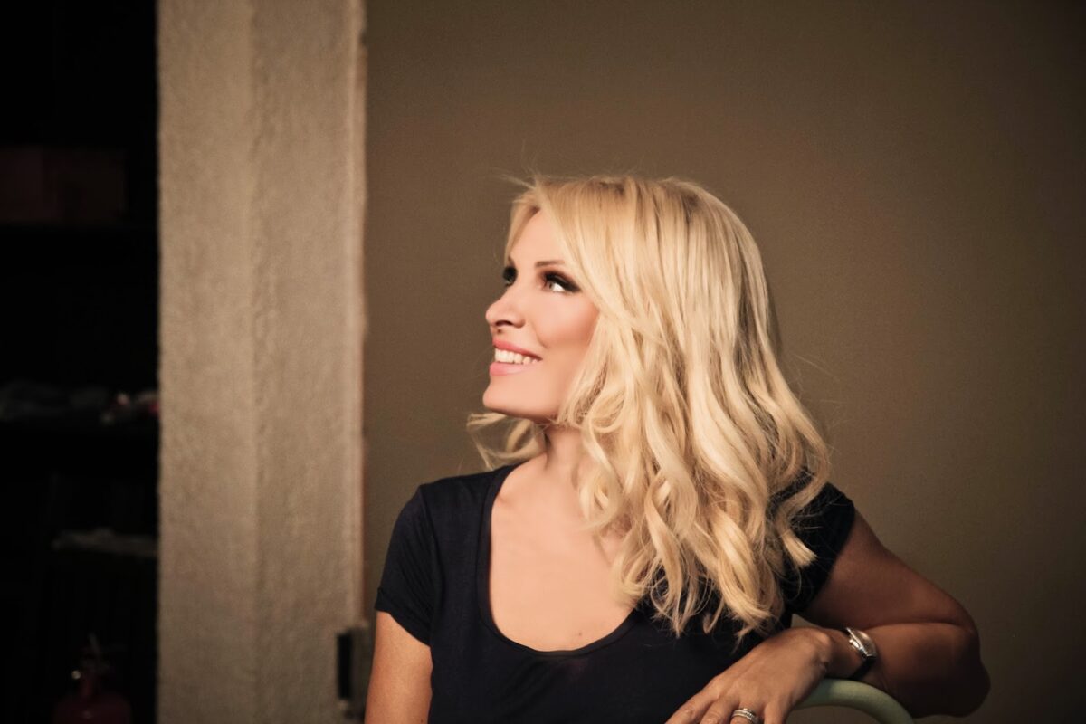 Κάθεστε; Αυτός είναι ο μισθός της Ελένης Μενεγάκη