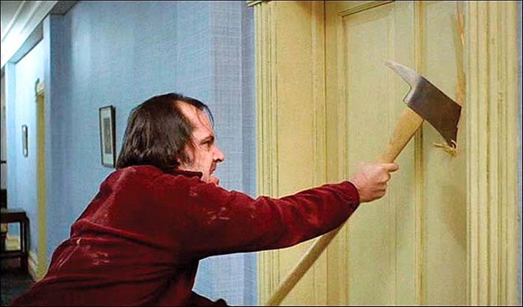 Η σκηνή του The Shining με τον Νίκολσον και το τσεκούρι έχει μείνει στην ιστορία. Όμως δεν είναι πρωτότυπη ιδέα!