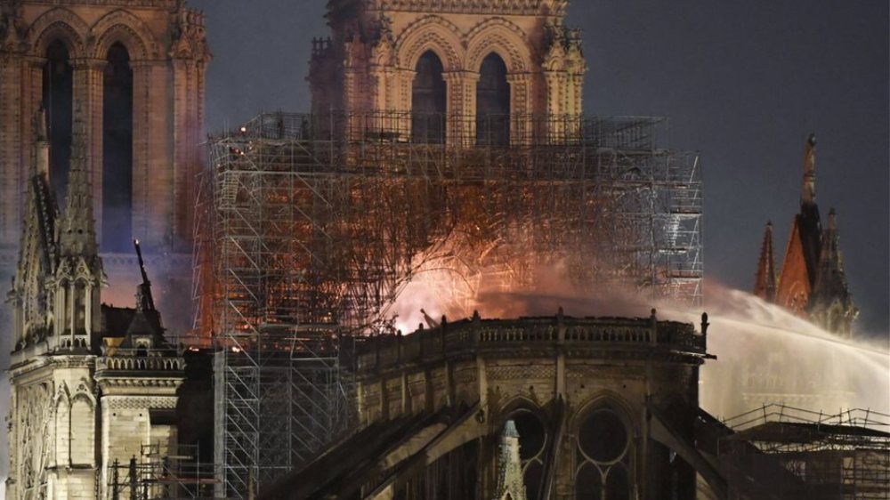 Οργιάζουν οι θεωρίες συνωμοσίας για την Παναγία των Παρισίων