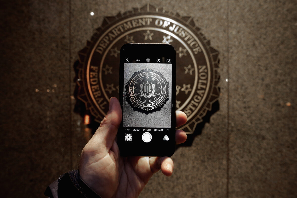 Δεκαοχτάχρονος διεκδικεί από την Apple 1 δισεκατομμύριο δολάρια