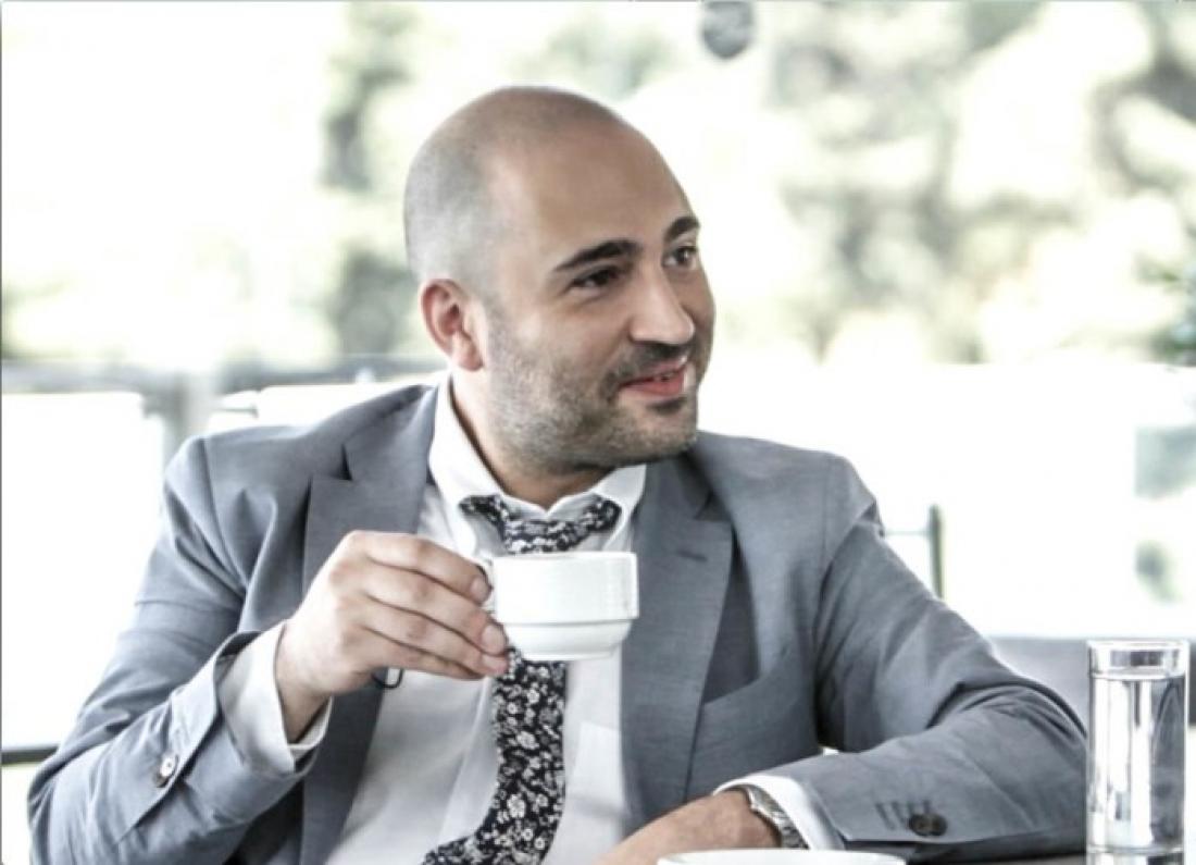 Ξανά γαμπρός ντύνεται ο Μπογδάνος! Δείτε την αναγγελία του γάμου του