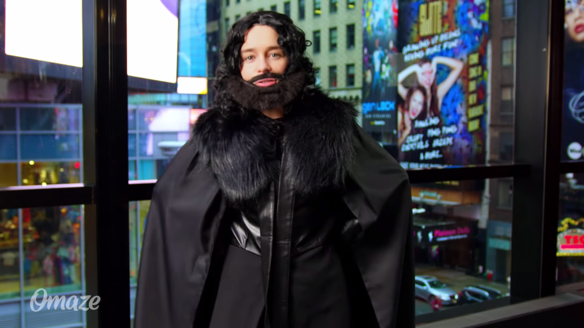 Η Daenerys Targaryen του Game of Thrones μεταμφιέστηκε σε Jon Snow και βγήκε βόλτα στη Times Square