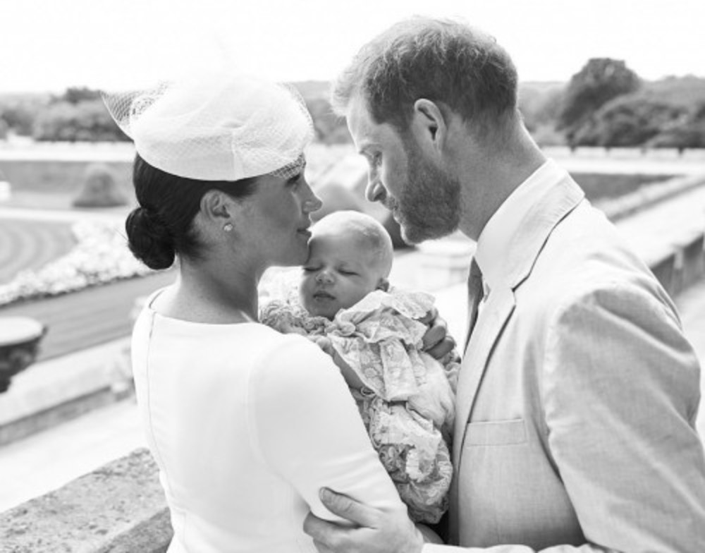 Πρίγκιπας Χάρρυ & Μέγκαν Μαρκλ | Οι πρώτες φωτογραφίες από τη βάπτιση του γιου τους