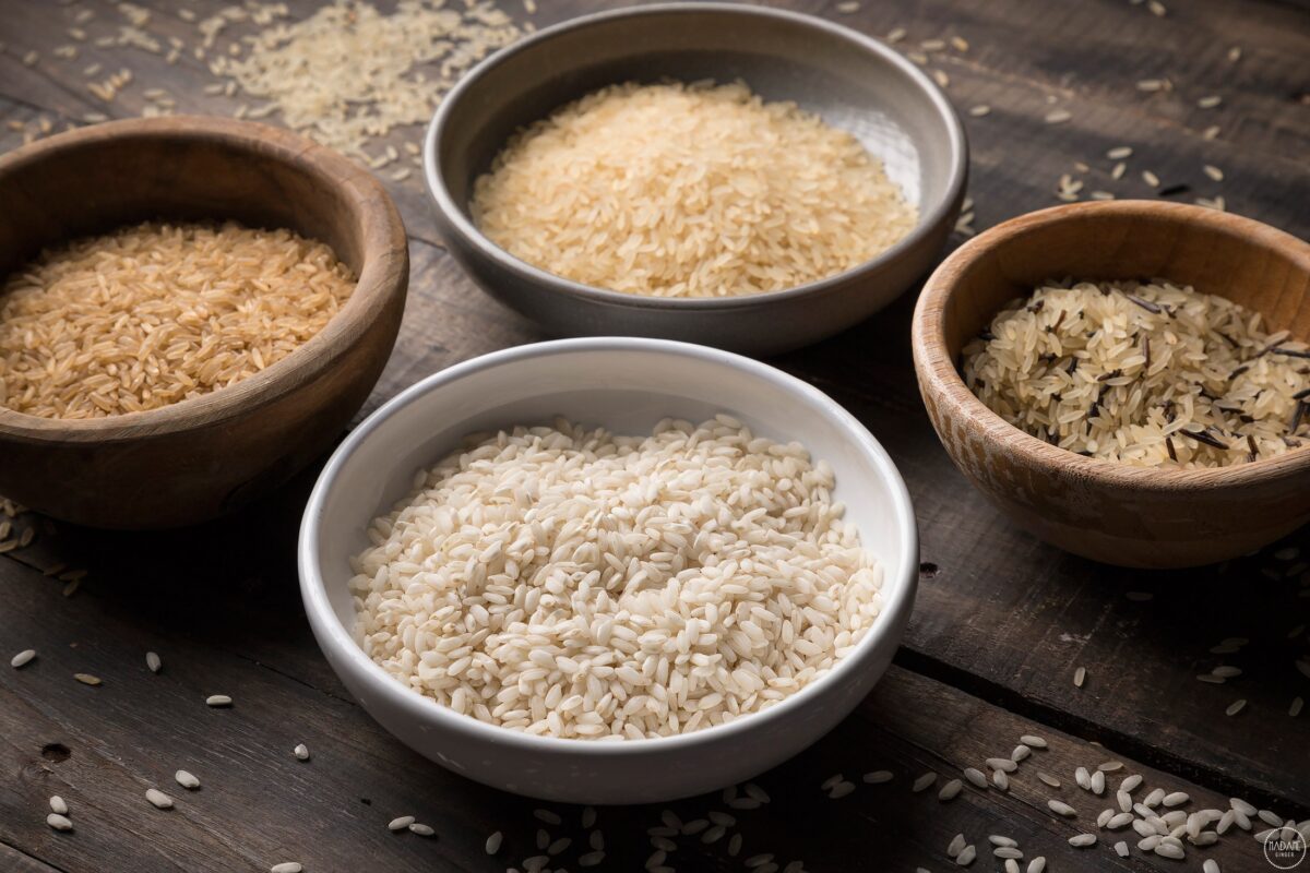 Αυτός είναι ο λόγος που πρέπει να βάζετε μια κούπα ρύζι στην ντουλάπα σας