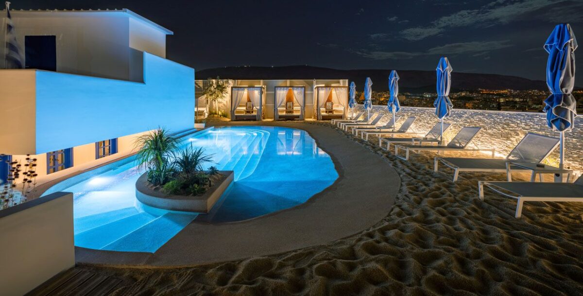 Στην πλατεία Μαβίλη υπάρχει μια κρυφή παραλία!