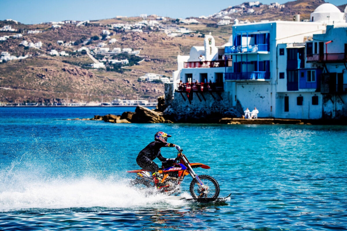 Μηχανόβιοι και στη θάλασσα! (Βίντεο)