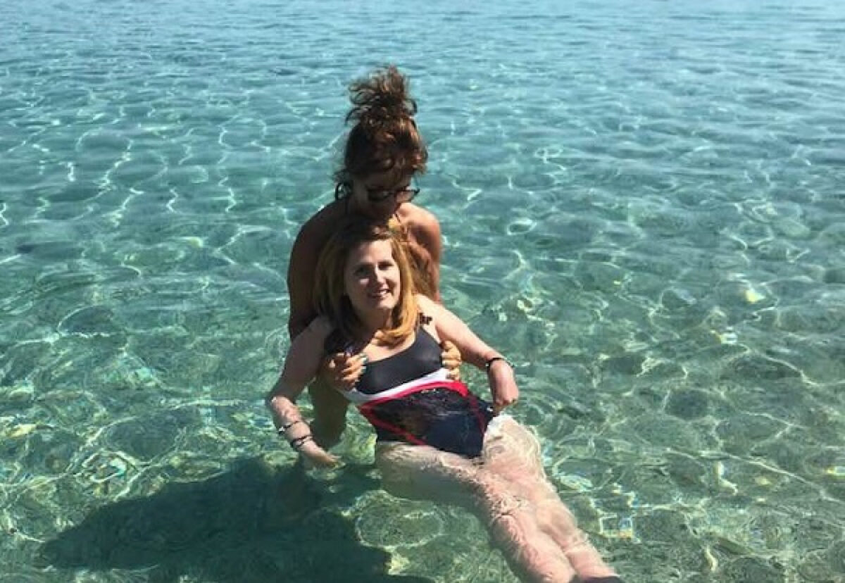 Ανήμερα της Παναγίας η Μυρτώ της Πάρου έκανε το πρώτο της μπάνιο μετά από 7 χρόνια