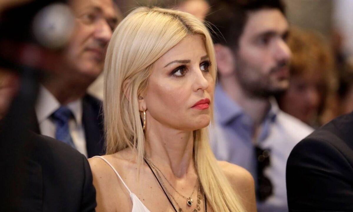 Η πρώτη φωτογραφία από τον γάμο της Έλενας Ράπτη