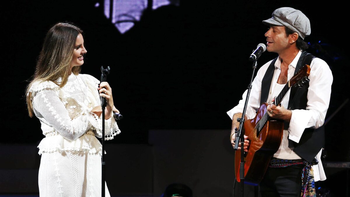 Δείτε την Lana Del Rey να τραγουδάει κομμάτι του Leonard Cohen μαζί με τον γιο του, Adam