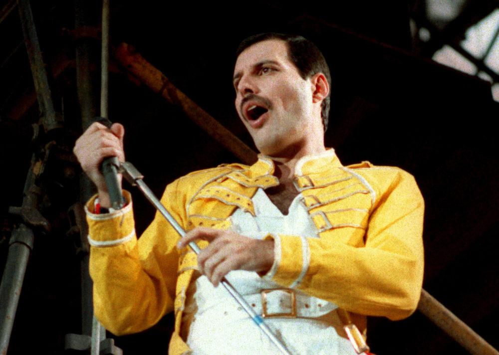 Ένα εκπληκτικό βίντεο του «We Will Rock You» των Queen, «τραγουδισμένο» από 100 ηθοποιούς ταινιών και σειρών