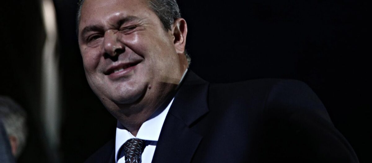 Ακόμη πιο αδύνατος ο Πάνος Καμμένος στα μπουζούκια – Ποιον δημοσιογράφο είχε παρέα του (Φωτογραφίες)