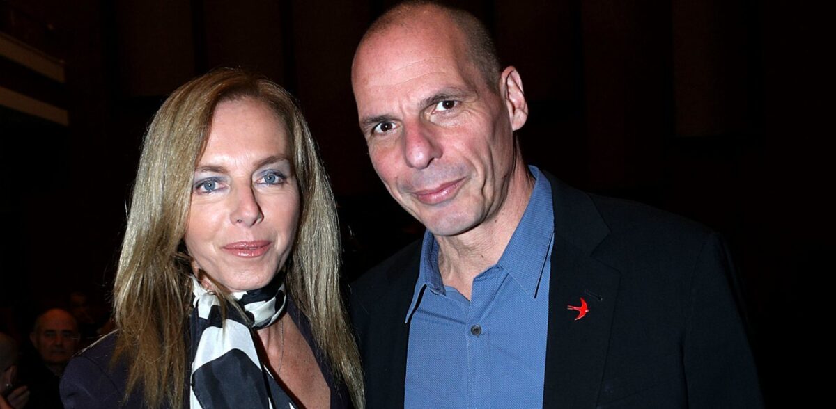 Ο Βαρουφάκης έσυρε τον χορό στο Μέτσοβο – Μαζί του και η Δανάη (Βίντεο)