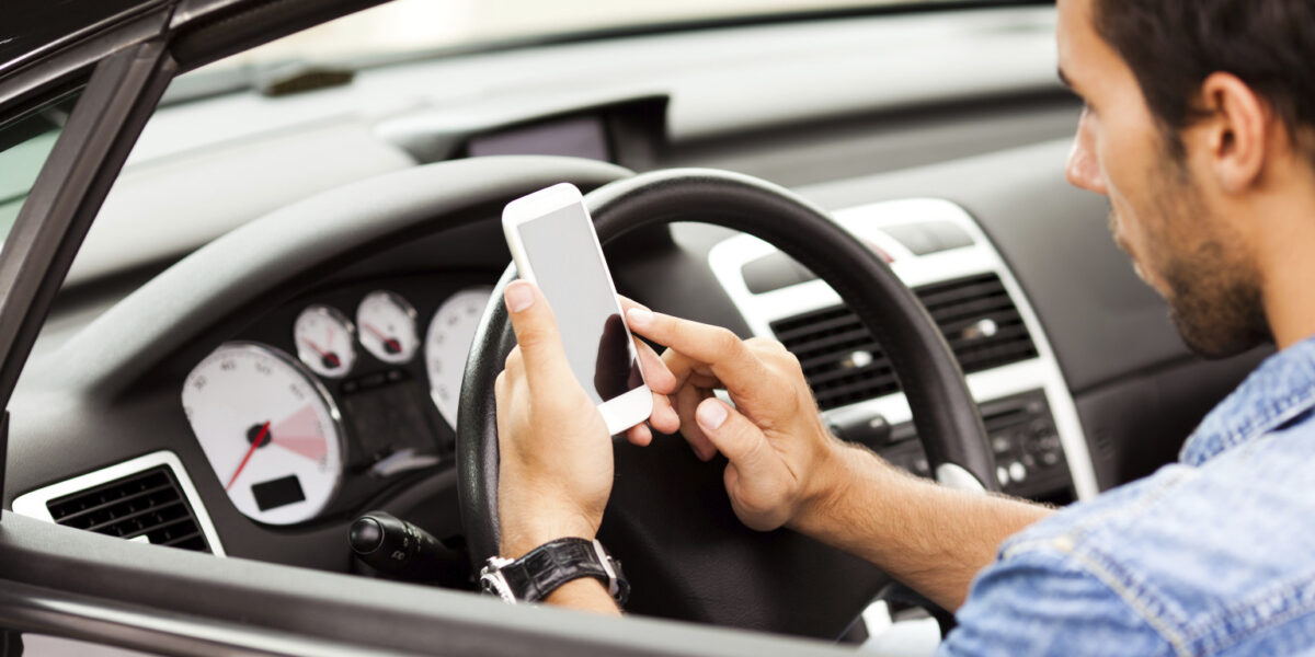 Handsfree τέλος από τον νέο ΚΟΚ – Βαριά πρόστιμα και αφαίρεση διπλώματος!