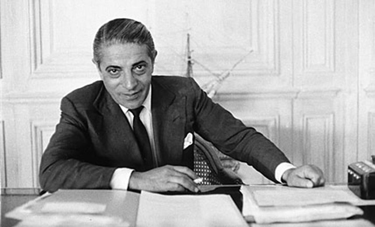 Βγαίνουν στο σφυρί τα έπιπλα του Αριστοτέλη Ωνάση