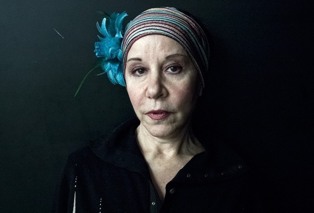 Μίνα Αδαμάκη | Πόσο δύσκολη είναι η ουσιαστική επαφή με τους ανθρώπους, ακόμη και με αυτούς που  θεωρούμε κοντινούς μας, δικούς μας ανθρώπους.