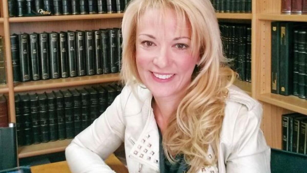 Η Τάνια Ιακωβίδου μιλάει πρώτη φορά για την υιοθεσία του παιδιού της