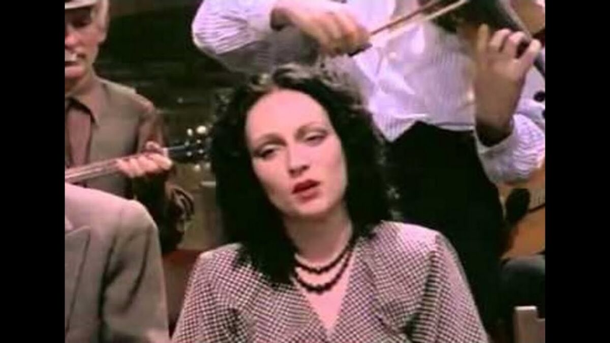 Θρήνος! «Έφυγε» εμβληματική ερμηνεύτρια – Έδινε μάχη με σπάνια ασθένεια