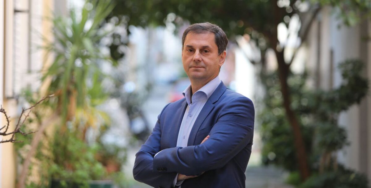 Μήνυση και αγωγή του Χάρη Θεοχάρη στο «Μακελειό»