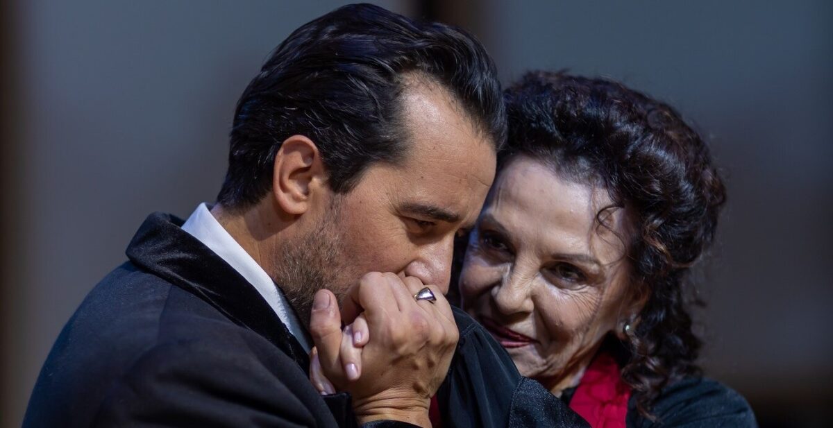 Τάσος Νούσιας & Μπέτυ Λιβανού | Πρεμιέρα στην Αθήνα με την «Ιστορία χωρίς όνομα» του Στέφανου Δάνδολου