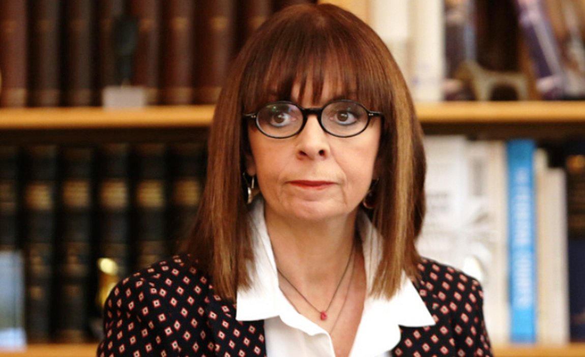 Ποιά εμβληματική μορφή της δικαιοσύνης κοσμεί την κούπα της νέας Προέδρου της Δημοκρατίας