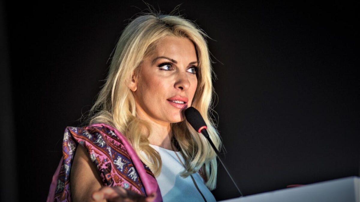 Δεν αποχαιρετά μόνο τον ALPHA αλλά και την ελληνική τηλεόραση η Μενεγάκη!