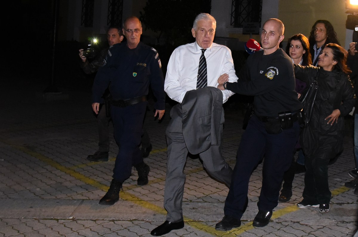 «Με οδηγούν σε ηθικό και βιολογικό θάνατο»: Τι λέει σε επιστολή του ο Παπαντωνίου