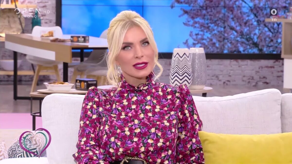 Στα «κάγκελα» η Καινούργιου με γνωστό τραγουδιστή: «Το πήγε πολύ ρατσιστικά»