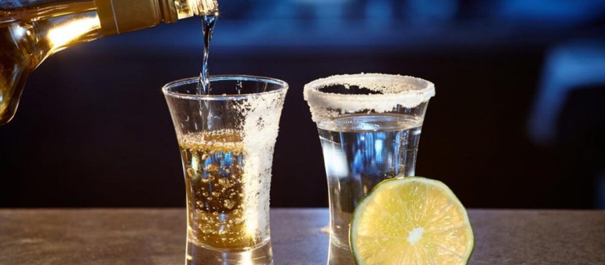 Δεν φαντάζεστε ποιος είναι πραγματικά ο λόγος που ένα σφηνάκι μας «καίει» το λαιμό!