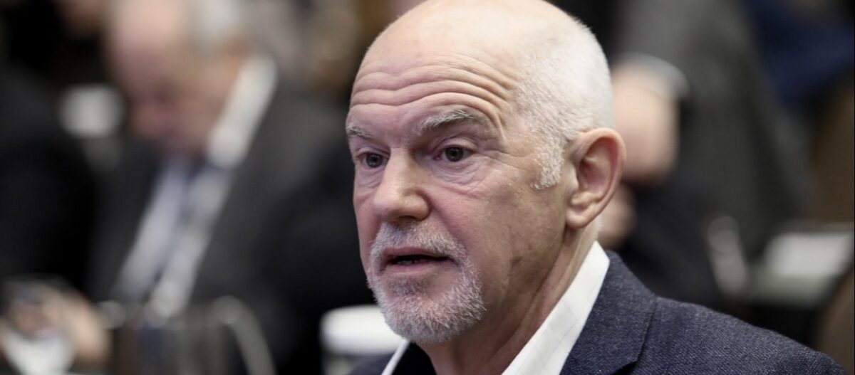 Απρόοπτο: Ο Γιώργος Παπανδρέου έφαγε τούμπα στη Βουλή -Επεσε από την καρέκλα του