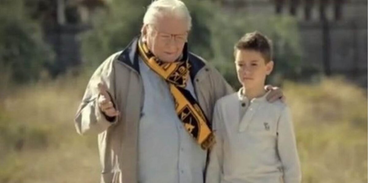 Η ΑΕΚ κάνει τον Κώστα Βουτσά κέρινο ομοίωμα