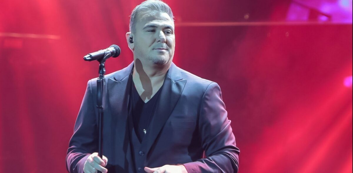 Ο Αντώνης Ρέμος αναβάλει τις συναυλίες του λόγω κορωνοϊού