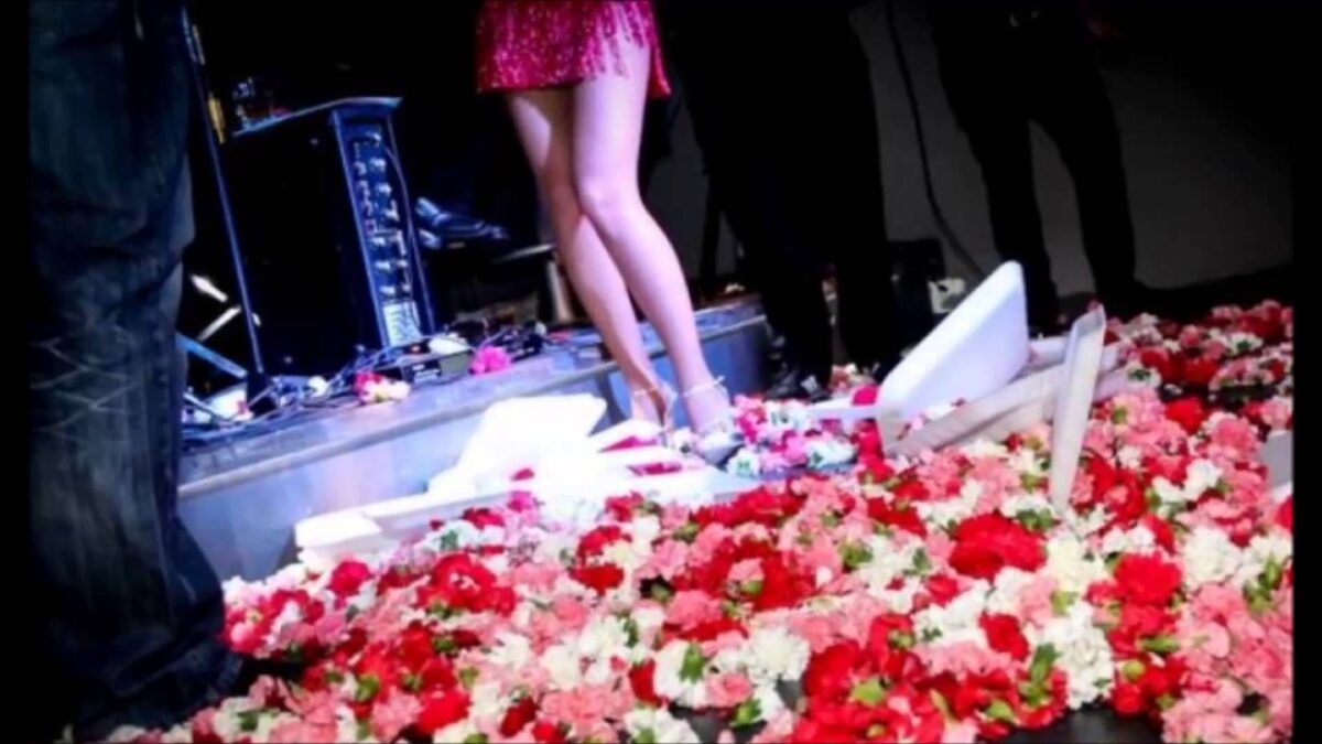 Ο κορονοϊός χτυπά και τις πίστες! Το επιτυχημένο σχήμα που ρίχνει πρόωρα αυλαία!