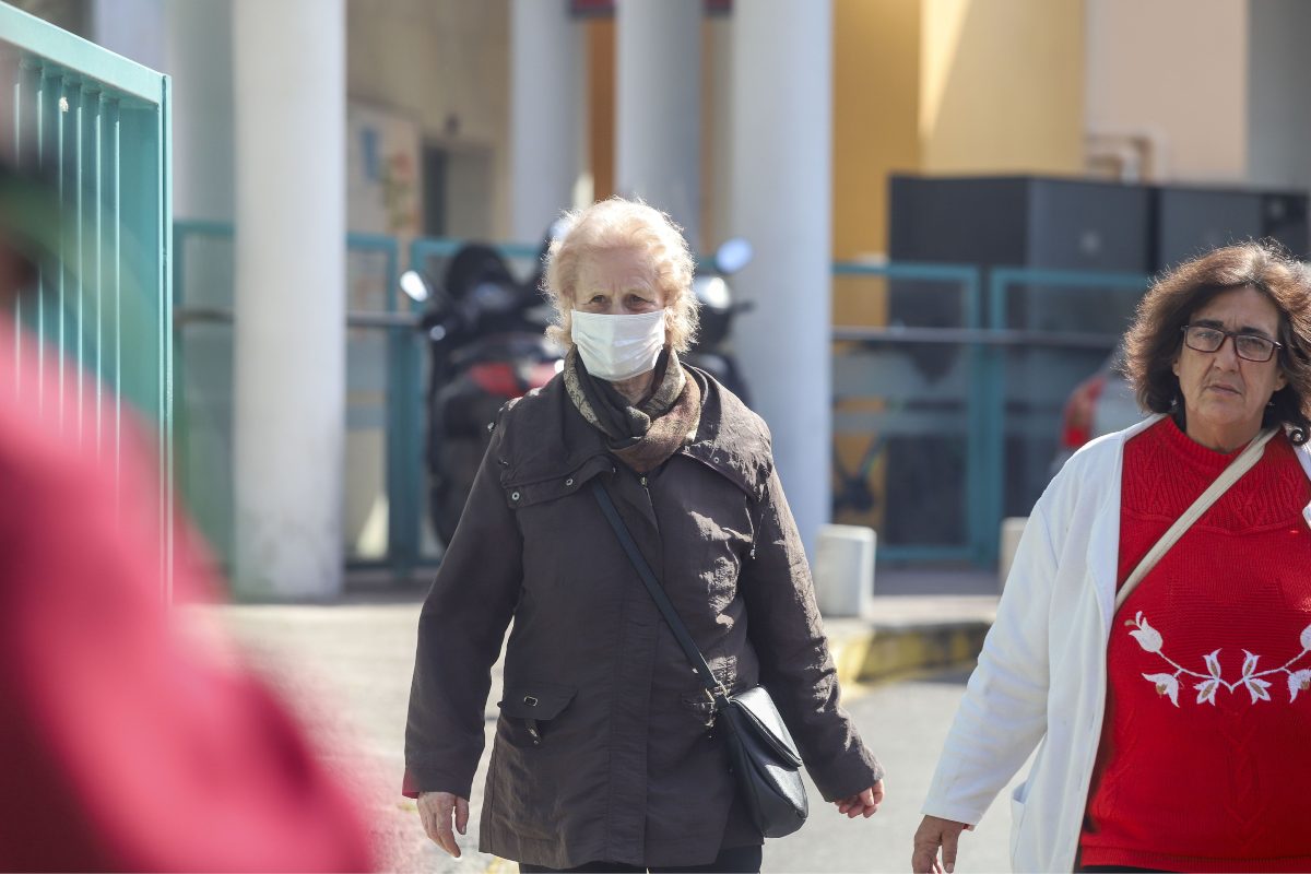 Κορονοϊός: Οι θεωρίες συνωμοσίας – Βιολογικό όπλο ή τιμωρία από τον Θεό;