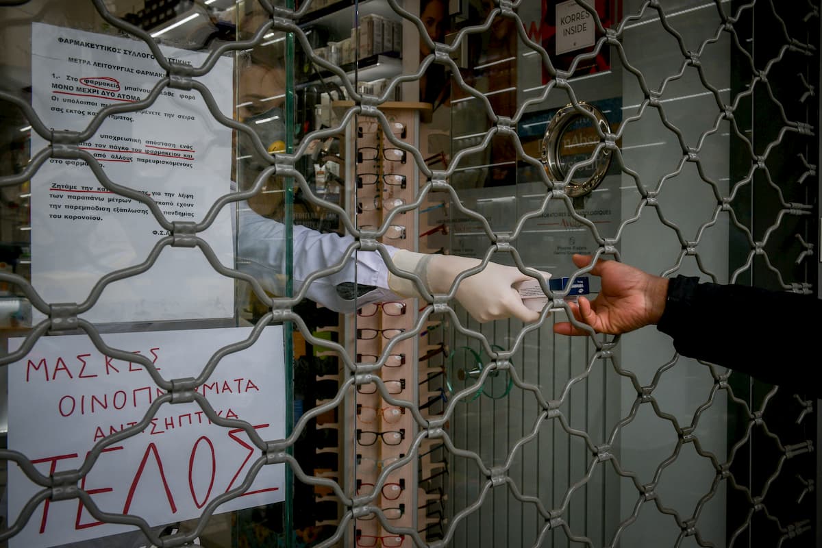 Από την ειδική θυρίδα θα εξυπηρετούν οι φαρμακοποιοί
