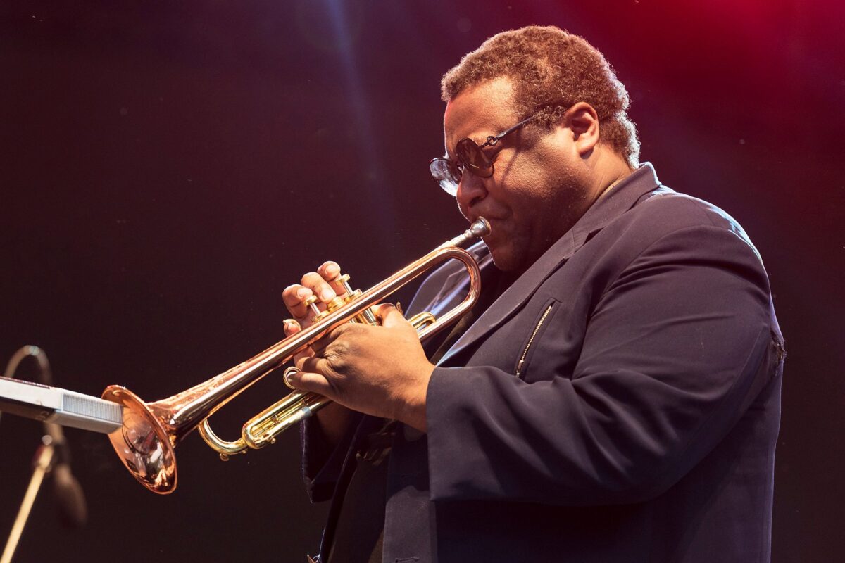 Πέθανε ο Wallace Roney από επιπλοκές του κορωνοϊού (Βίντεο)