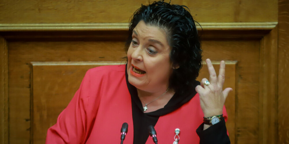 Η Λιάνα με την τσεπούλα που δεν μασάει από αστειάκια